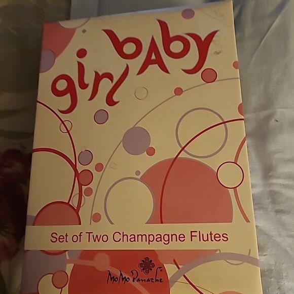 It's a Girl set of Champagne Flutes - Picture 1 of 3